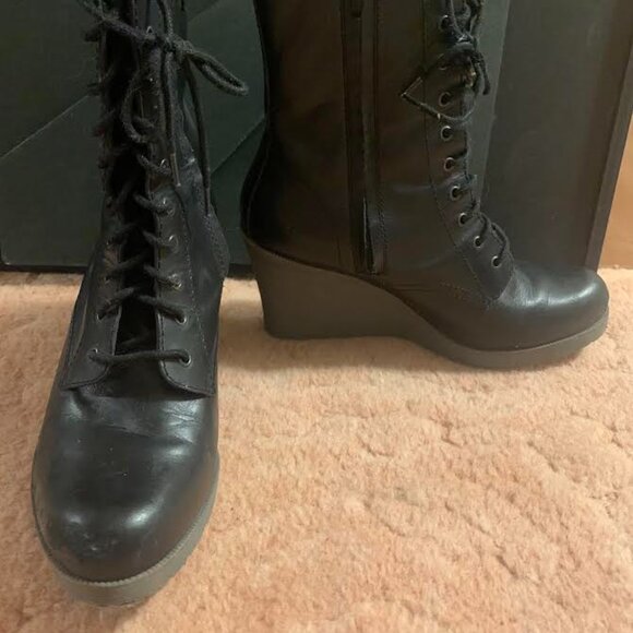 Dr Martens Wedge, lace up Boot - Picture 1 of 4